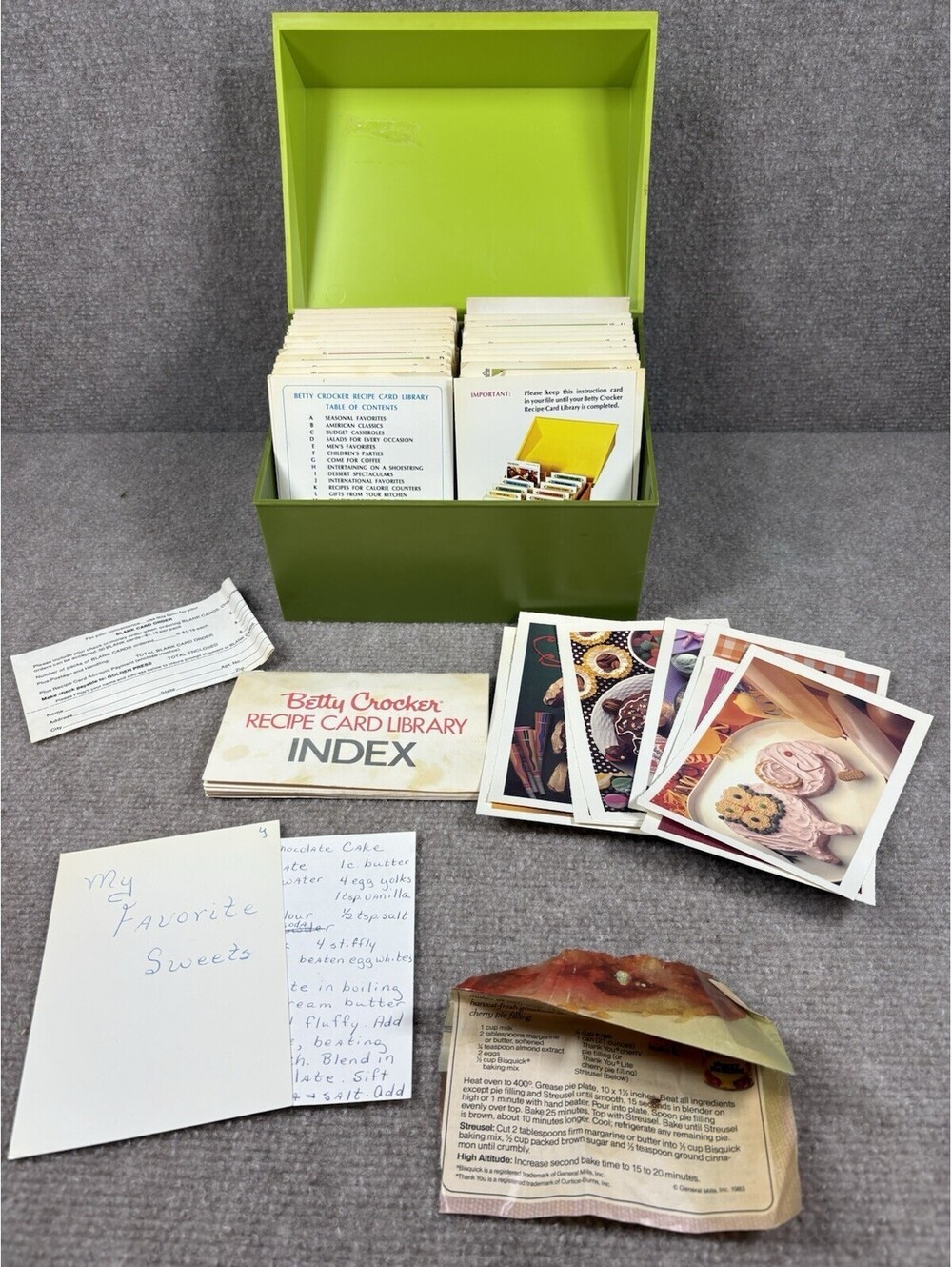 Vintage 1971 Betty Crocker Recipe Card Library Green Box *Some Recipes Missing